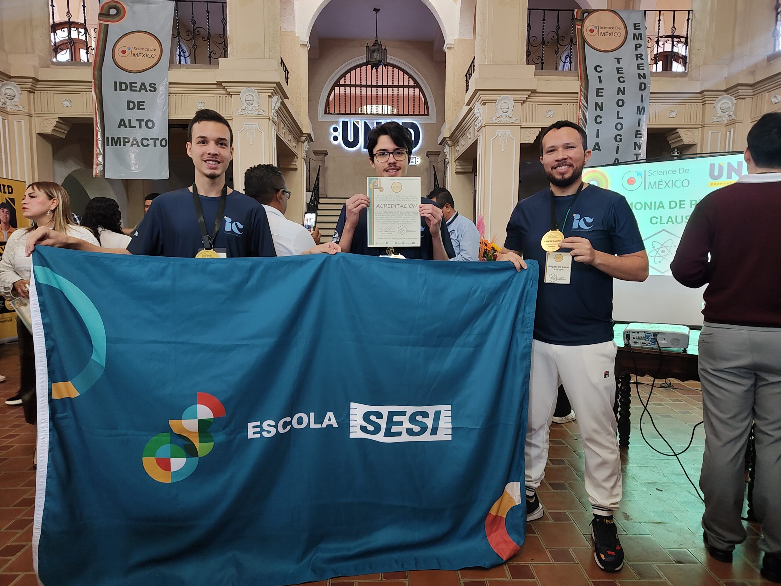 Estudantes da Escola SESI conquistam medalha de ouro em evento científico no México