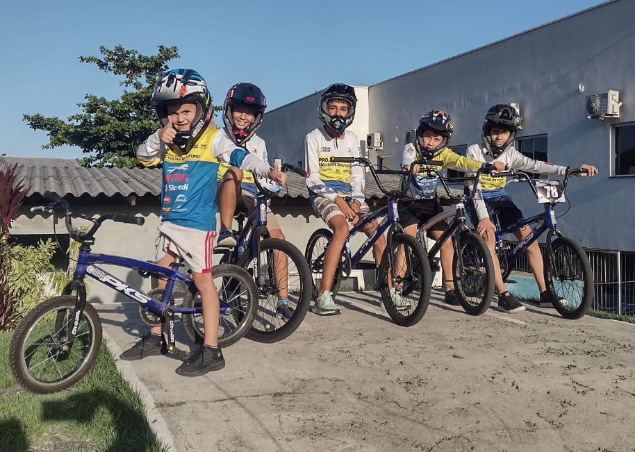 Projeto financiado pelo FIA leva BMX Racing como ferramenta de inclusão e transformação social em Itapema